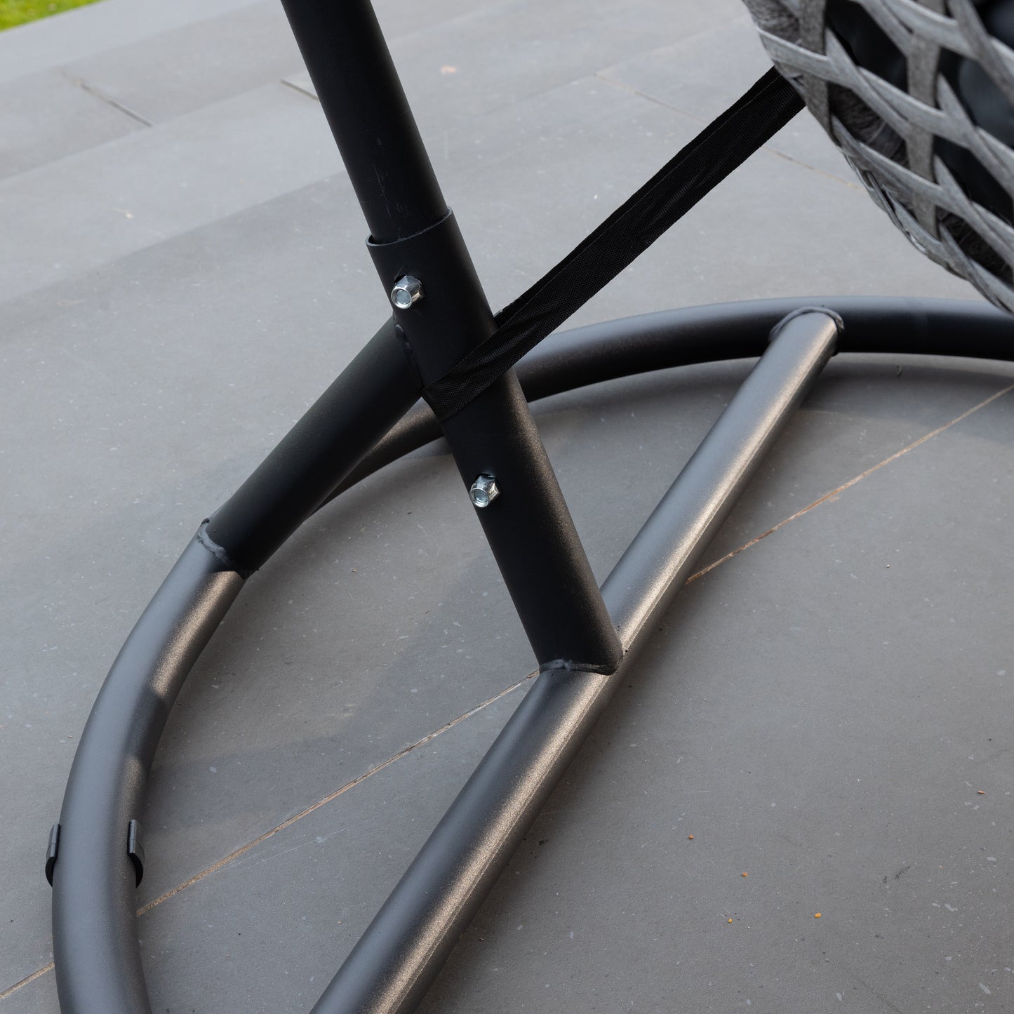 Large Single Egg - KD0 - Dark Grey On Grey