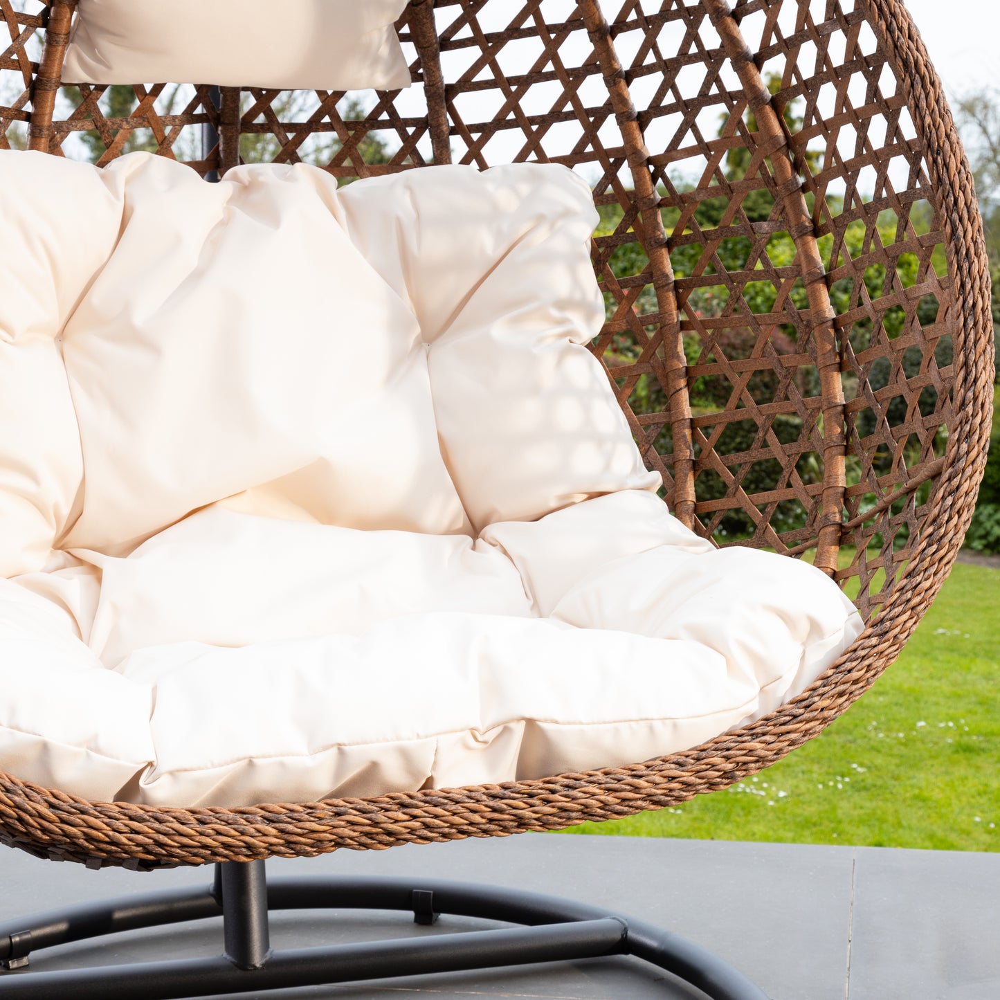 Large Single Egg - KD0 - Cream On Brown