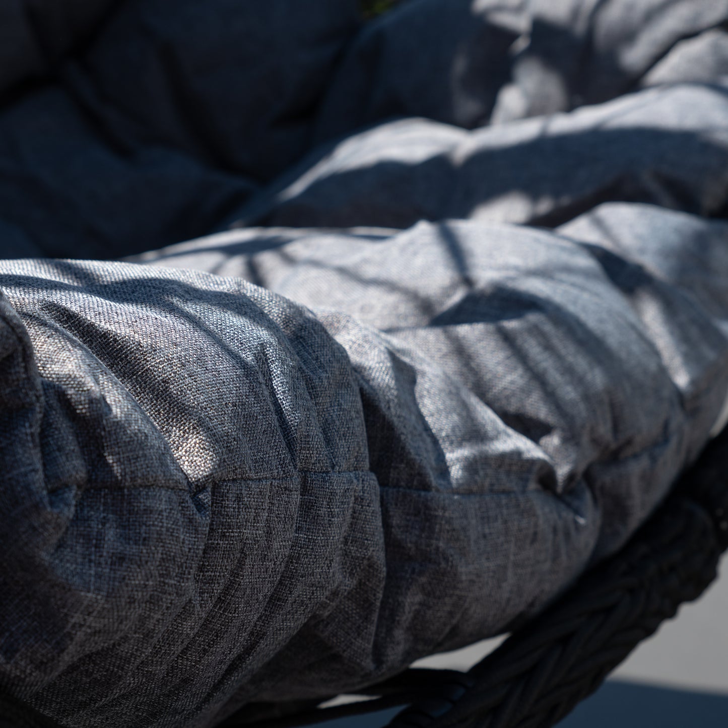 Large Single Egg - KD5 - Dark Grey on Black
