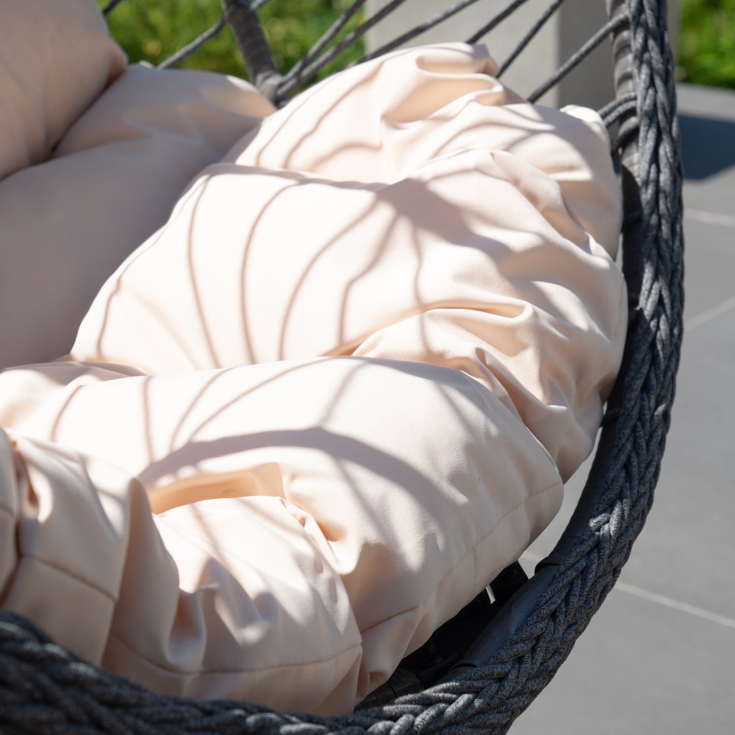Large Single Egg - KD7 - Cream on Grey