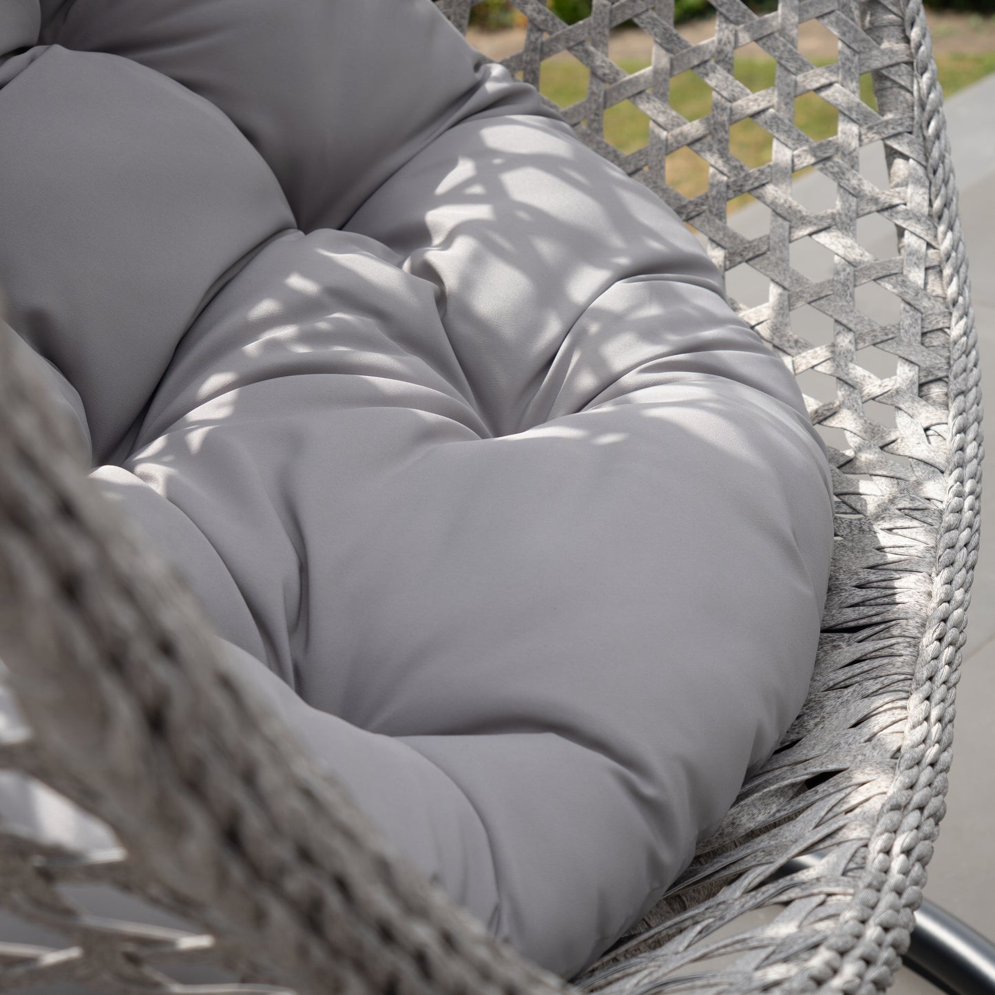 Large Single Egg - KD8 - Light Grey on Grey