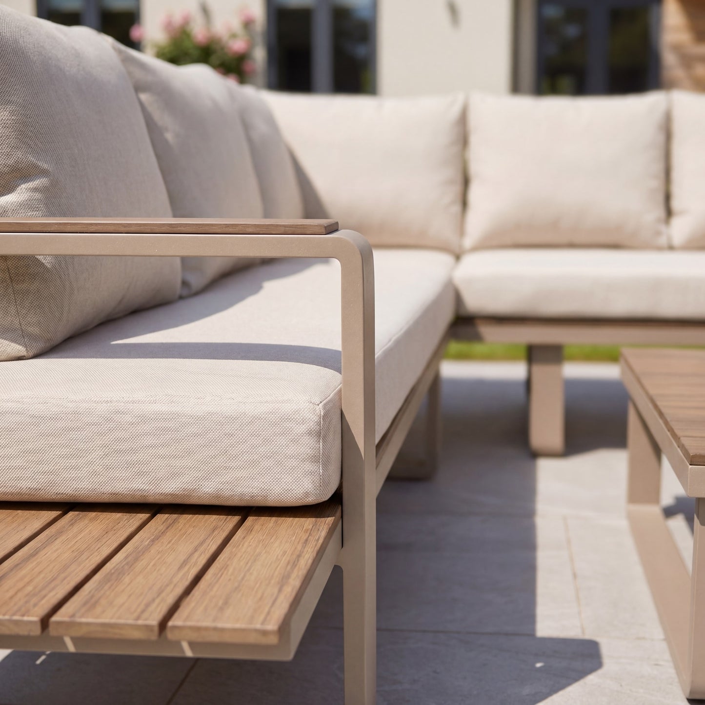 Linden Outdoor Corner Lounge Set and Table