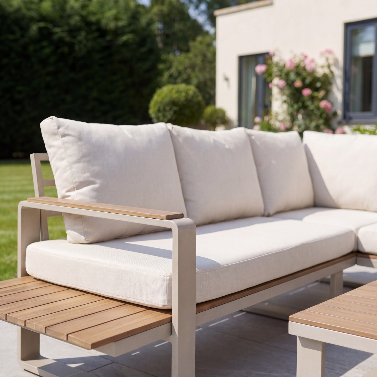 Linden Outdoor Corner Lounge Set and Table